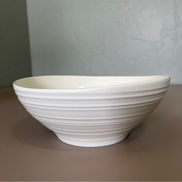 Mikasa Swirl White‎ Elegant Serving Bowl Vegetable Pasta - Picture 3 of 15